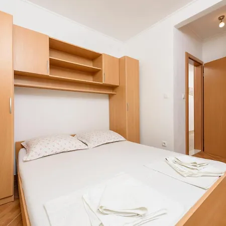 Petra Apartment *